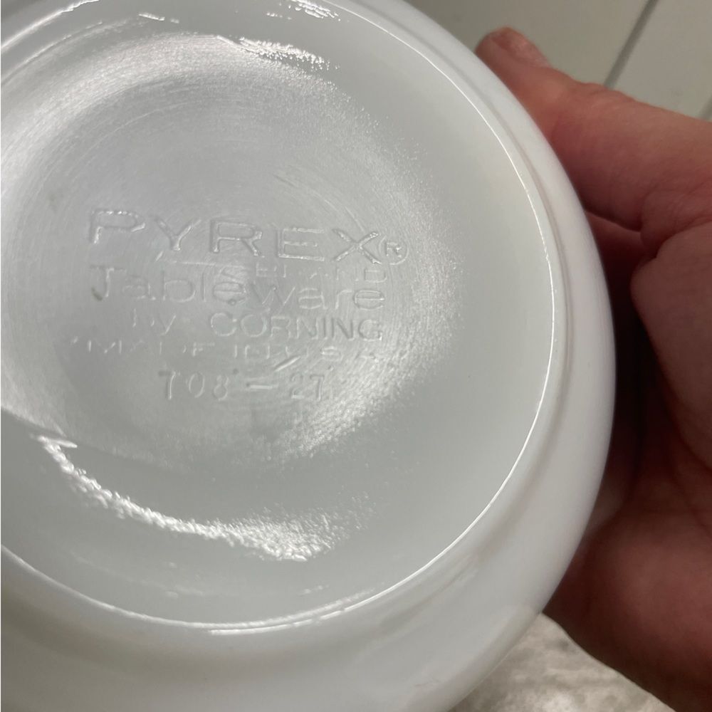 Vintage Pyrex Small Bowl and Saucer - Picture 4 of 4